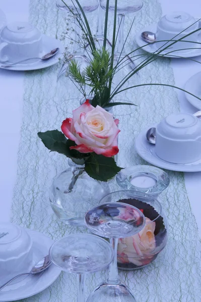Beautiful Wedding Table Setting Flowers Candles — Stock Photo, Image
