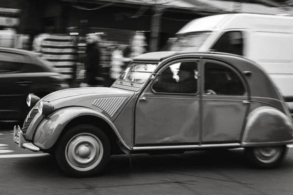 Sokaktaki Antika Arabanın Yakın Plan Görüntüsü — Stok fotoğraf