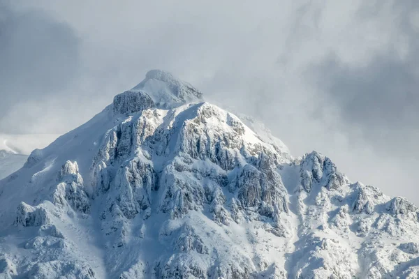 Красивий Гірський Пейзаж Снігом Покриті Гори — стокове фото