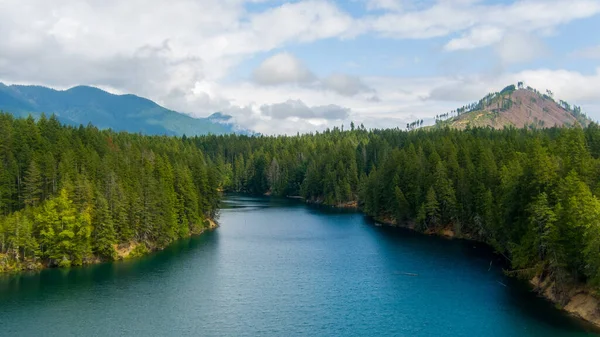 Bela Vista Lago Nas Montanhas — Fotografia de Stock