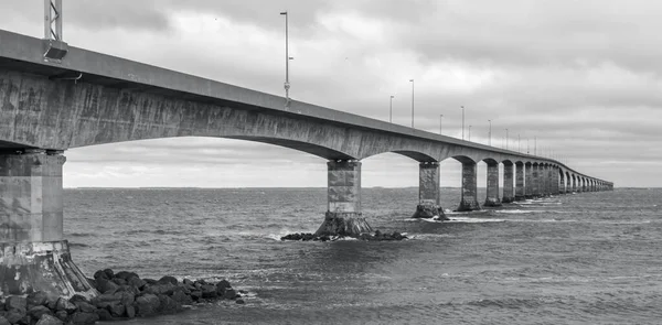 Черно Белое Фото Моста Море — стоковое фото