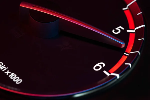 Närbild Röd Hastighetsmätare Svart Bakgrund — Stockfoto