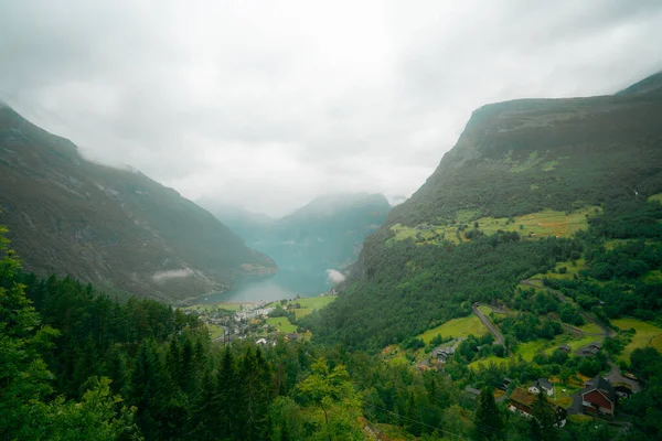 Schöne Aussicht Auf Die Berge — Stockfoto