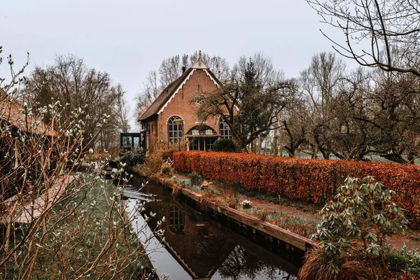 Altes Holzhaus Park — Stockfoto