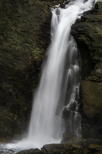 Wasserfall Wald — Stockfoto