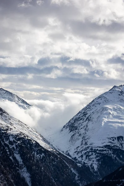 Vackert Bergslandskap Med Snö — Stockfoto