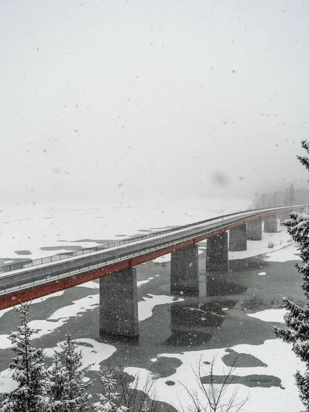 Kış Aylarında Çok Kirlenen Şehirlerdeki Köprünün Manzarası — Stok fotoğraf