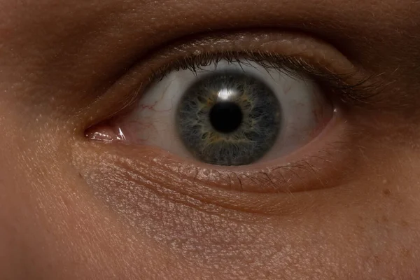 Крупный План Женского Глаза Голубыми Глазами — стоковое фото