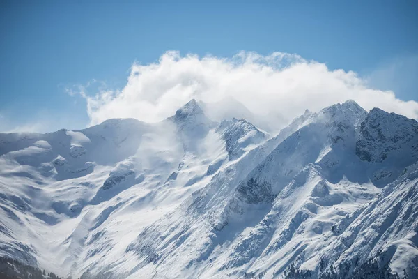 雪の美しい山の風景 — ストック写真