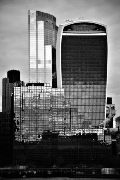 Schwarz Weiß Foto Eines Modernen Gebäudes — Stockfoto