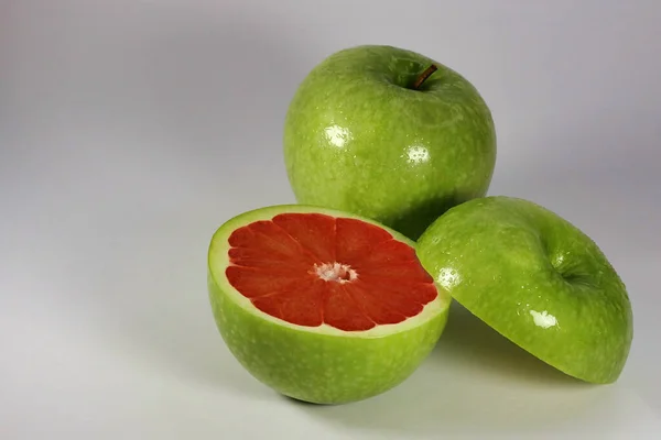 Свіже Зелене Червоне Яблуко Білому Тлі — стокове фото