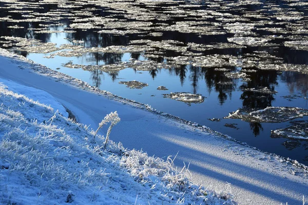 Bela Paisagem Inverno Com Neve Rio — Fotografia de Stock