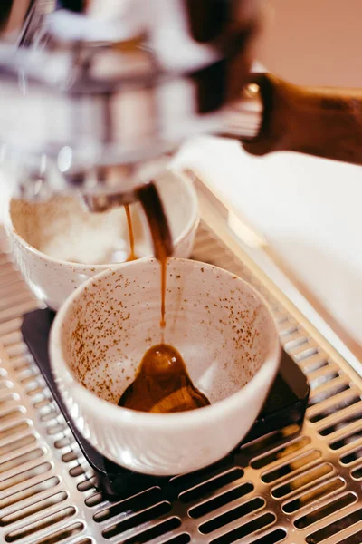 Kávéfőző Kávéfőzővel Egy Csésze Teával — Stock Fotó