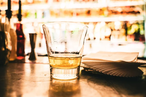 Vaso Whisky Sobre Mesa Madera — Foto de Stock