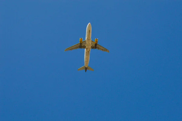 Flugzeug Fliegt Den Himmel — Stockfoto