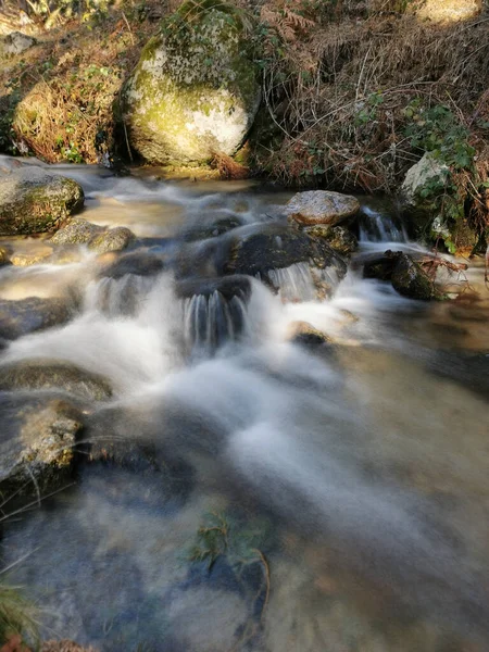 Bellissimo Torrente Montagna Autunno — Foto Stock