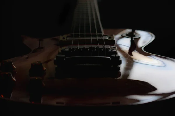 Guitarra Instrumentos Musicais Sobre Fundo Preto — Fotografia de Stock