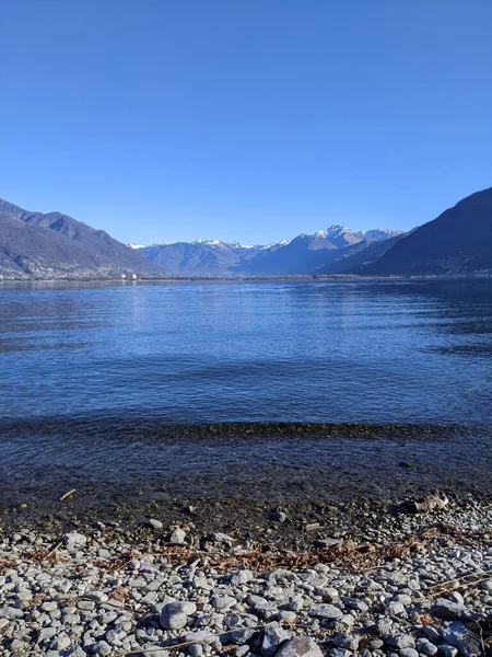 Vackert Landskap Med Sjö Och Berg — Stockfoto