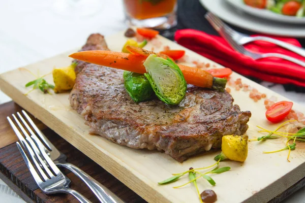 Filete Ternera Parrilla Con Verduras Especias — Foto de Stock