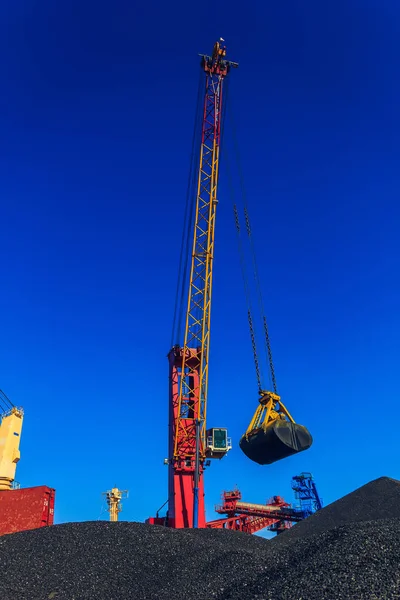 Mavi Gökyüzü Arka Plan Üzerinde Vinçler — Stok fotoğraf