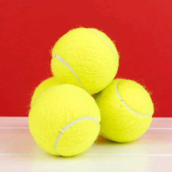 Μπάλα Του Τένις Κίτρινο Φόντο — Φωτογραφία Αρχείου