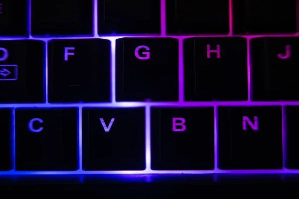 Beyaz Arkaplanı Olan Bir Bilgisayar Klavyesini Kapat — Stok fotoğraf