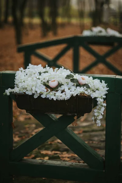 Bouquet Sposa Fiori Rose Bianche — Foto Stock