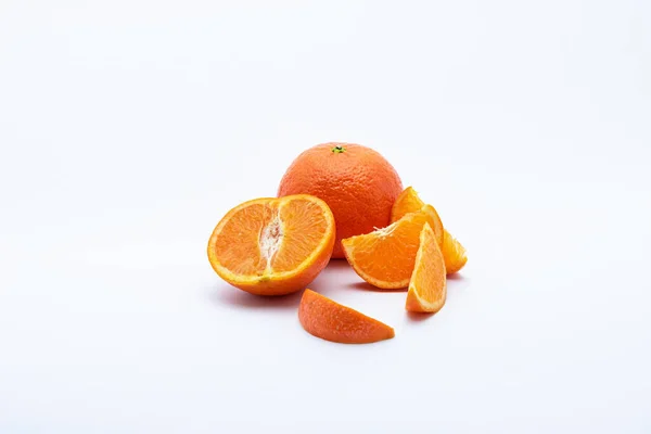 Fruta Naranja Fresca Sobre Fondo Blanco — Foto de Stock