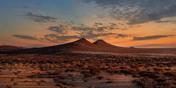 Красивий Захід Сонця Над Пустелею — стокове фото