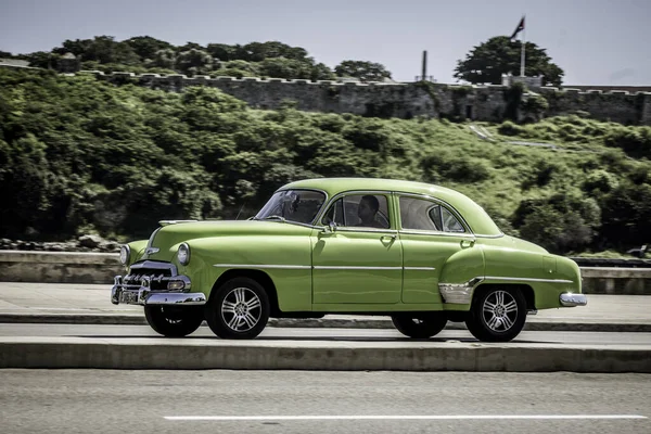 Vue Rapprochée Voiture Vintage Dans Rue — Photo