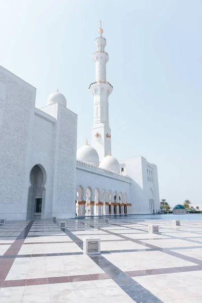 Красивая Большая Белая Мечеть — стоковое фото