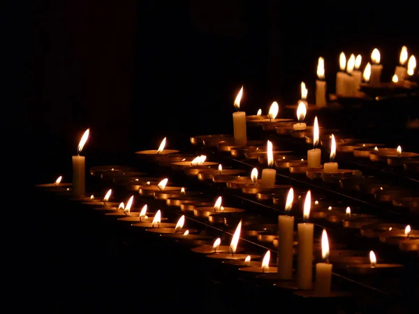 Queimando Velas Escuro — Fotografia de Stock