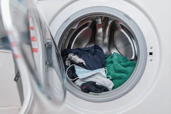 빨래와 세탁기 — 스톡 사진