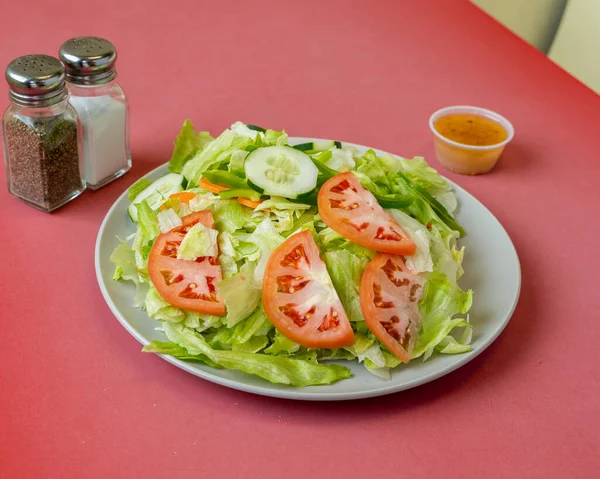 Salade Avec Tomate Concombre Tomates Laitue — Photo