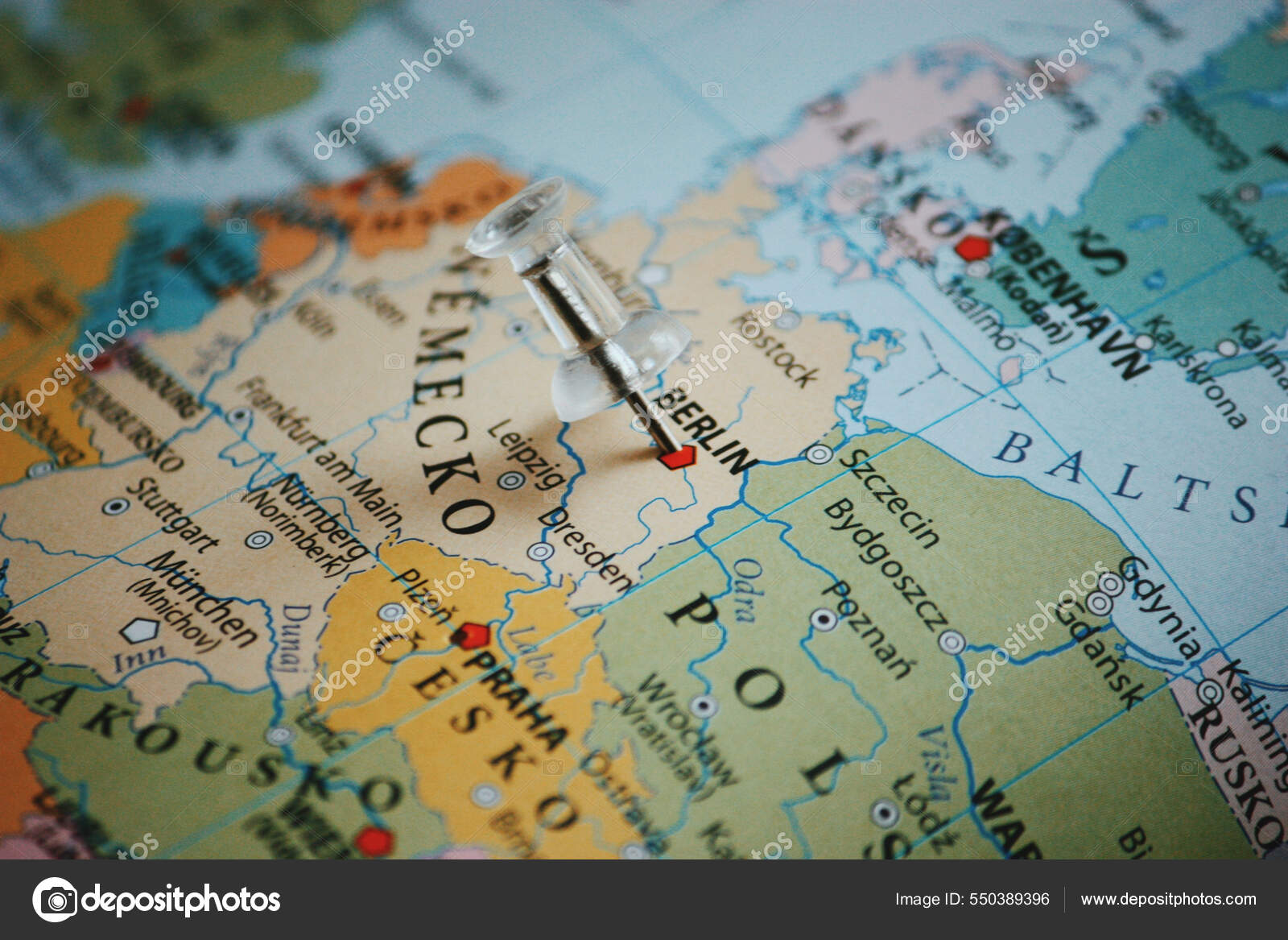 Крупным Планом Карты Мира Стоковое Фото ©Wirestock 550389396