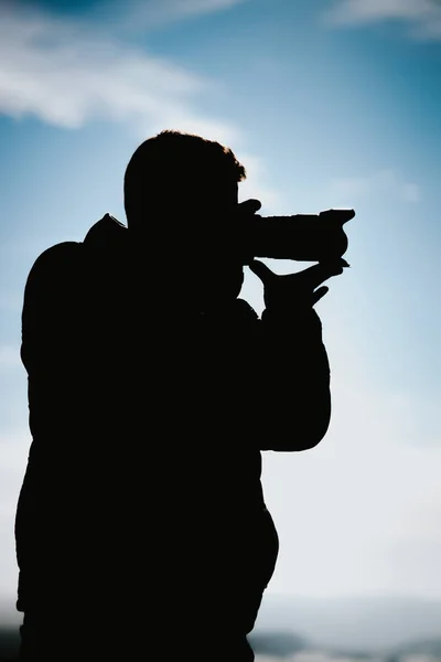 Silhueta Homem Com Câmera — Fotografia de Stock