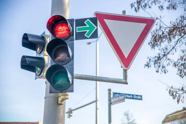 道路上の信号は — ストック写真