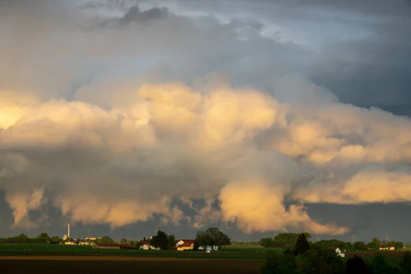 Gewitterwolken Über Einem Stürmischen Himmel — Stockfoto