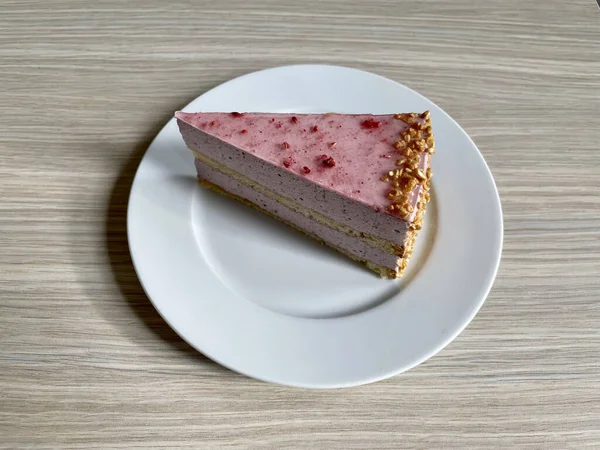 Stück Kuchen Auf Einem Weißen Teller — Stockfoto