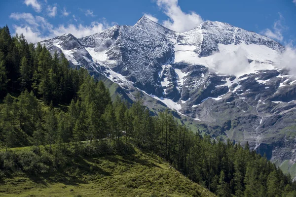 Schöne Aussicht Auf Die Berge — Stockfoto