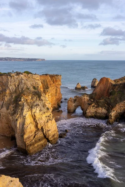 海の波や岩の美しい景色 — ストック写真