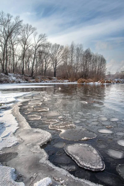 Крижані Потоки Березі Річки — стокове фото