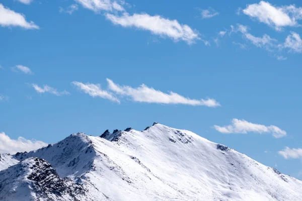 Karlı Güzel Dağ Manzarası — Stok fotoğraf