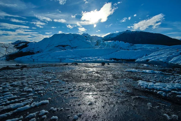 雪の美しい風景 山のキャップ — ストック写真
