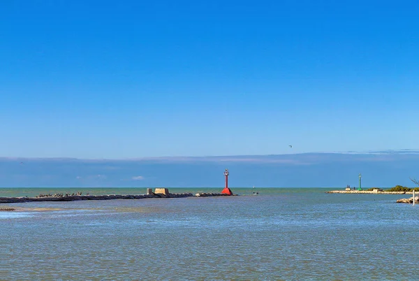 バルト海沿岸の海と桟橋の眺めは — ストック写真