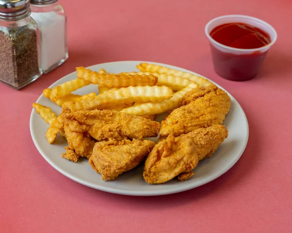 Sült Csirkefalatok Szósszal Ketchuppal — Stock Fotó
