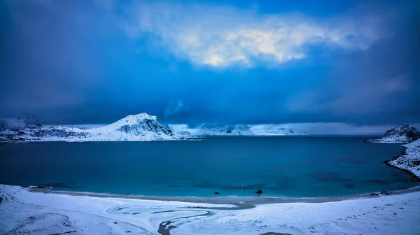 Όμορφη Θέα Των Βουνών Στην Αρκτική Θάλασσα — Φωτογραφία Αρχείου