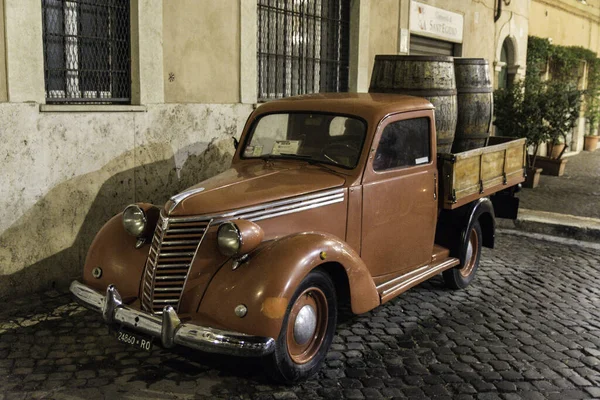 Velho Carro Vintage Rua — Fotografia de Stock