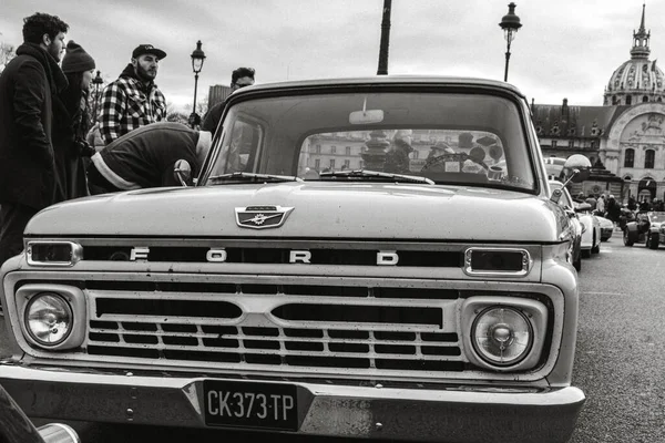 Velho Carro Retro Rua Cidade — Fotografia de Stock