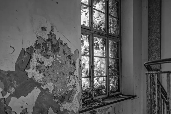 Antigua Casa Abandonada Ciudad —  Fotos de Stock